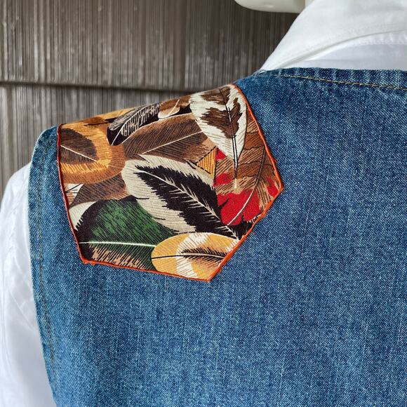 🔥VTG 90s Sunbelt Denim Vest Western Boho Ethnic Feathers print Patched Chains M - Picture 8 of 16